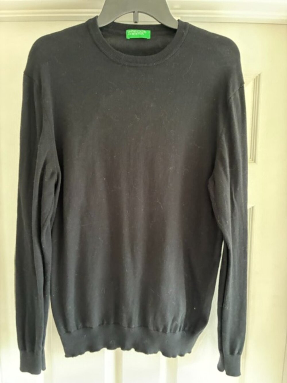 United Colors of Benetton Black crewneck sweater, size Medium
